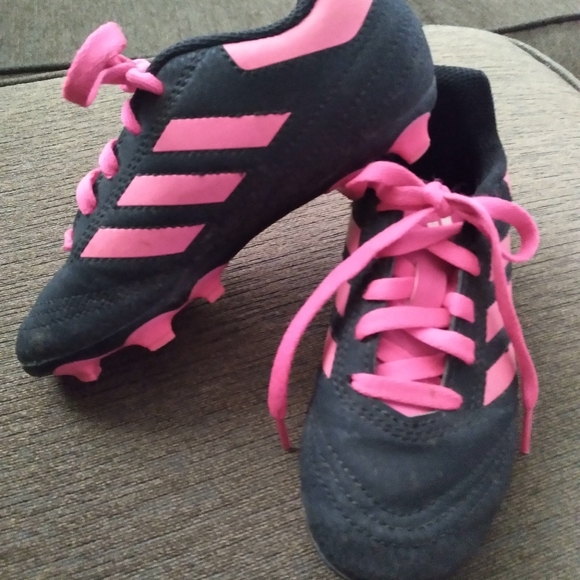 Adidas girl cleats - Picture 2 of 5